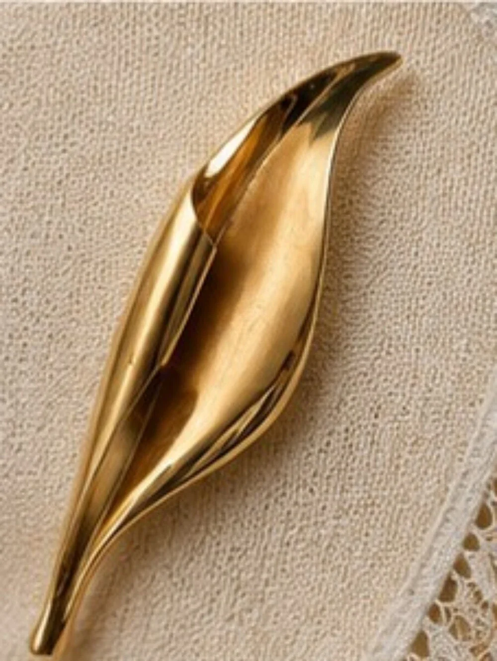 Vintage CAROLINE Gold Tone Sculptural Leaf Brooch MCM Modernist Signed Pin